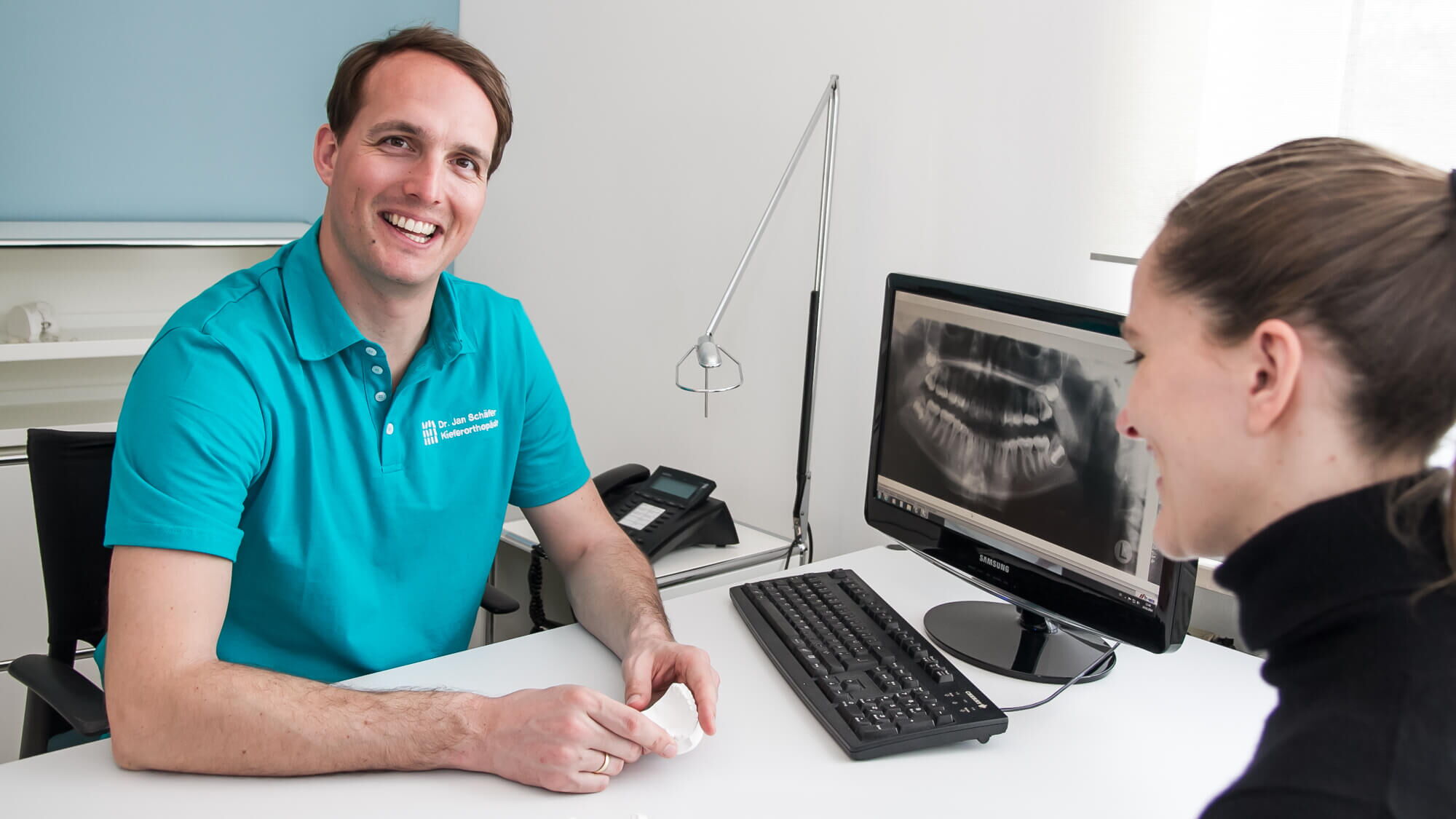Dr. Jan Schäfer - Kieferörthopäde in Marktheidenfeld beim Beratungsgespräch